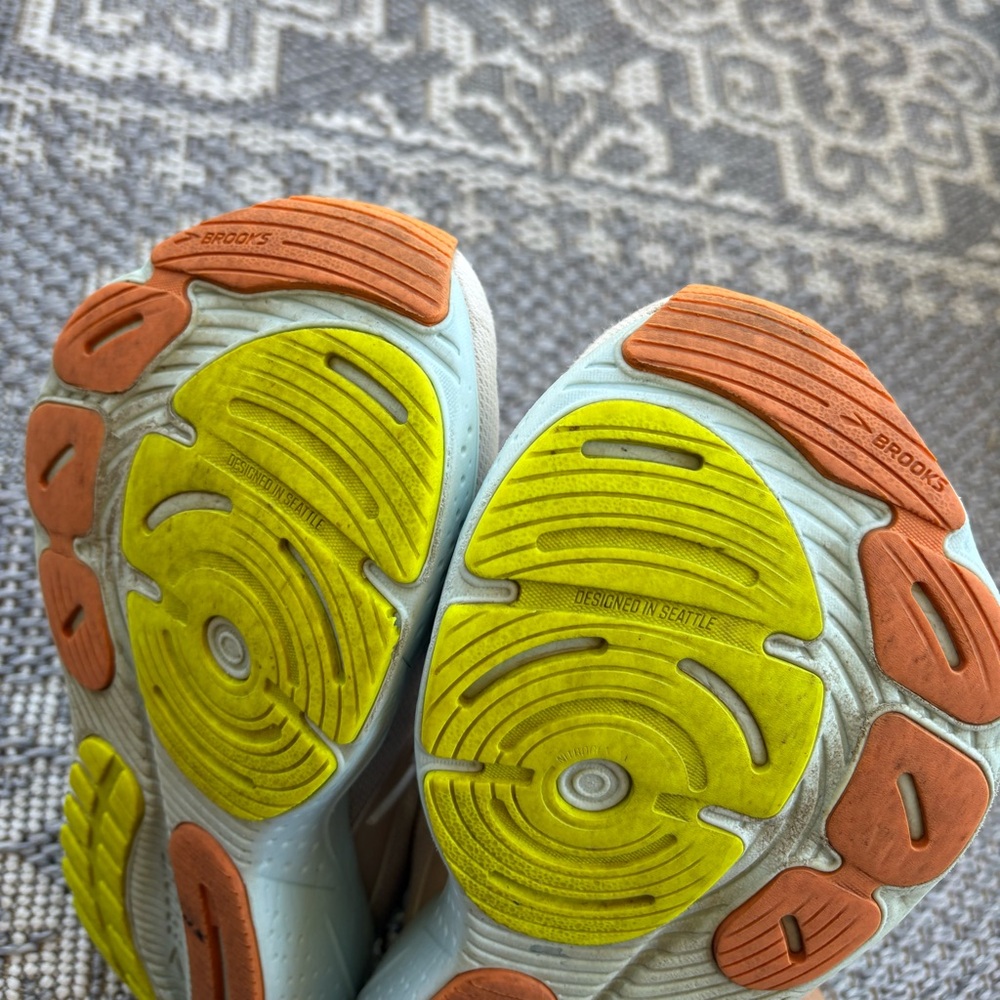 Brooks Glycerin 21 Womens 8.5 beige/grey Running Walking 1204081B195 Sneaker - Picture 15 of 16